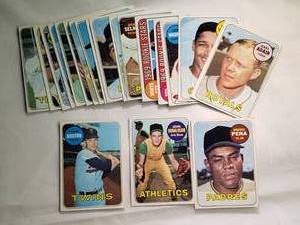 lot 262 image: Lot of 20 1969 Topps Baseball