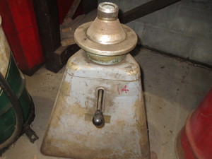 lot 14 image: Tire Balancer