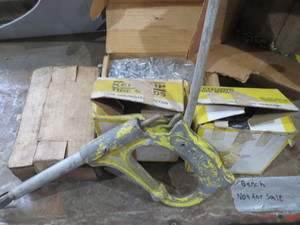 lot 24 image: Tire Studs