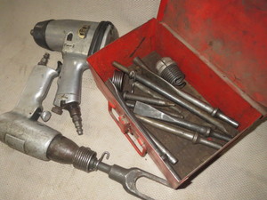 lot 38 image: Air Chisel with Accessory Box
