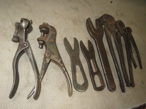 lot 43 image: Saw Tooth Setters, 