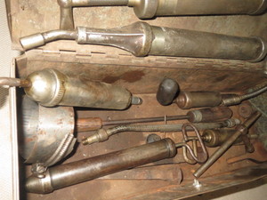 lot 48 image: Lube Guns