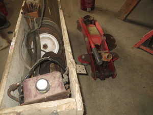 lot 57 image: Wood box 