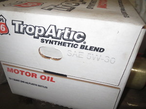 lot 61 image: Synthetic Blend Motor Oil  SAE 5W-30