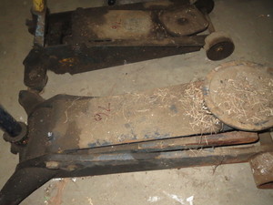 lot 76 image: 2 Heavy Duty Floor Jacks