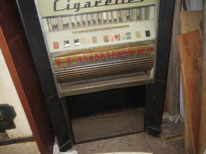 lot 78 image: Cigarette Machine