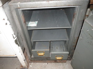 lot 82 image: Heavy Floor Safe 