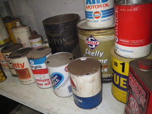 lot 95 image: Shelf Decorators