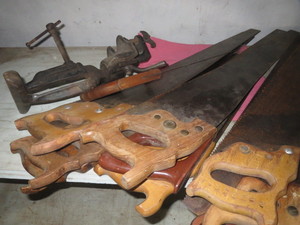 lot 102 image: Saw Vice