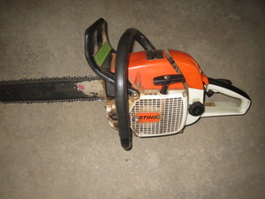 lot 111 image: Chainsaw