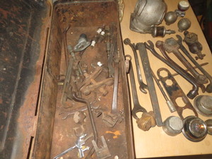 lot 112 image: Old Ford Parts