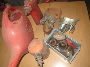 lot 135 image: Pouring Containers