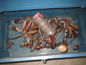 lot 162 image: Blue Chest