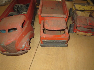 lot 165 image: Toys