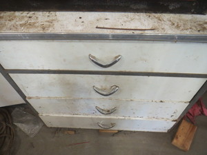 lot 179 image: Cabinet