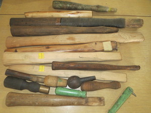 lot 125 image: Handles