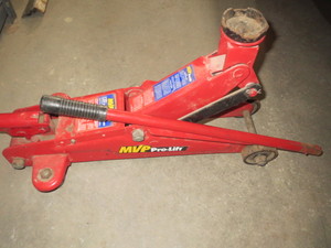 lot 137 image: Floor Jack