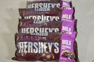 lot 94 image: 4ct Hersheys Milk Chocolate Chips