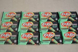 lot 205 image: 12ct KitKat Duos Mint and Dark Chocolate