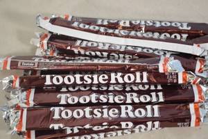 lot 210 image: 12ct Tootsie Roll Chocolate Flavored Candy Bar