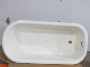 Antique Cast Iron Tub with Feet
