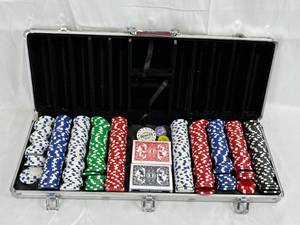 lot 42 image: Poker Chip Set with Carrying Case