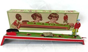 lot 55 image: Vintage Tin Golf Toy with Original Retail Box in Excellent Condition (Approximately 14 Long)