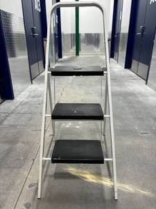lot 63 image: Metal Utility Step Ladder (27 top step)