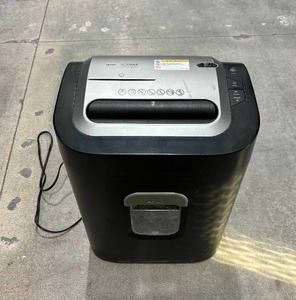 lot 65 image: Royal 1620 Max 16-Sheet Crosscut Shredder in Good Condition ($120 Retail)