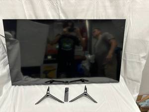 lot 76 image: Samsung 50 Smart TV (Model UN50TU8000F) in Good Working Condition