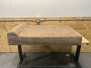lot 42 image: BIG BARKER Dog Bed