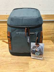lot 26 image: CLEVERMADE ECO Pacifica Backpack Cooler