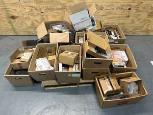 lot 93 image: Lot of Miscellaneous Items