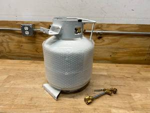 lot 30 image: FLAME KING 20 LB Propane Tank