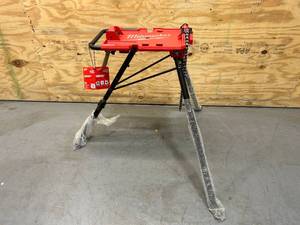 lot 5 image: MILWAUKEE 18 in. to 6 in. Portable Leveling Tripod Chain Vise Stand
