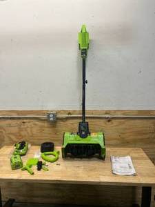 lot 117 image: EARTHWISE 40V Battery Powered Shovel with 2 Batteries and Charger