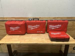 lot 122 image: MILWAUKEE Lot of 4 Cases