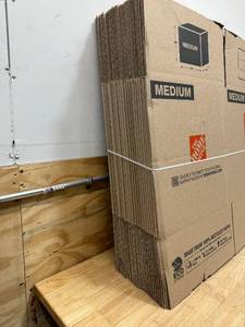 lot 138 image: HOME DEPOT Pack of 25 Medium Moving Boxes