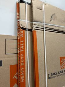 lot 139 image: HOME DEPOT Lot of 5 Large Moving Boxes and 2 Tall Wardrobe Boxes