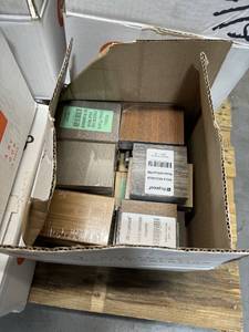 lot 142 image: Pallet of Laminate Samples