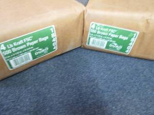 lot 69 image: 2- 500ct pks Duro 4 lb Kraft Grocer...