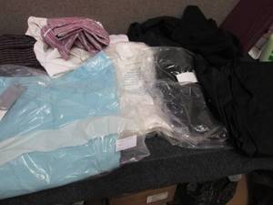 lot 111 image: 12 pr Ladies Size 6 Capris & Pants ...