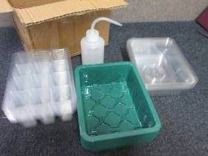 lot 142 image: Seed Starter Set...