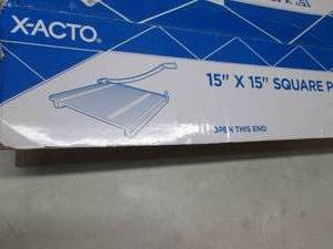 lot 214 image: X-Acto 15x15 Square Paper Trimmer o...