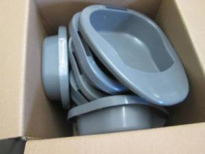 lot 266 image: Plastic Bedpans...