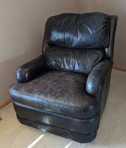 lot 12 image: Brown Leather Barcalounger
