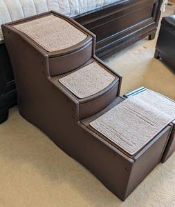 lot 25 image: Reconfigurable Brown Pet Steps
