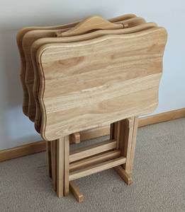 lot 33 image: Blonde Wood TV Tray Set