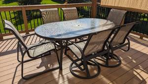 lot 26 image: Lovely Glass Topped Patio Set
