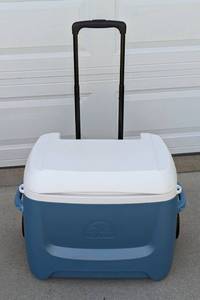 lot 51 image: Igloo 50Qt Rolling Cooler